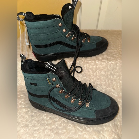 Men Vans High-Top Sneakers for Cold Weather with Waterproof Membrane - Picture 2 of 11